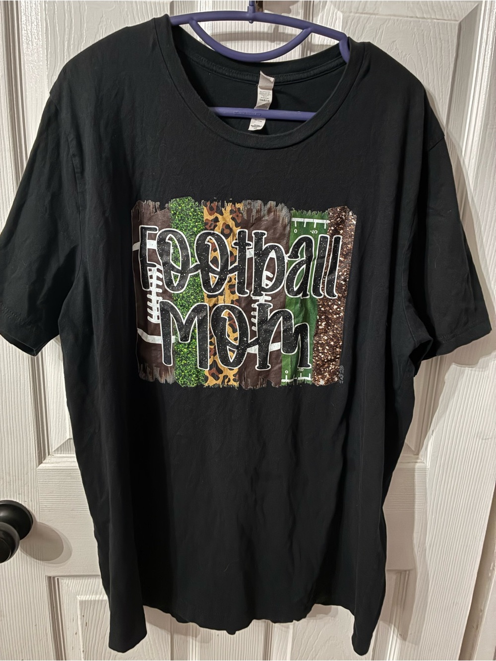 Women’s 2X Bella Canvas Football Mom Graphic Tee - Picture 1 of 4
